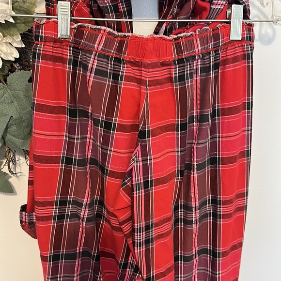 Victoria’s Secret Holiday Edition Flannel Pajama Set - Picture 10 of 10
